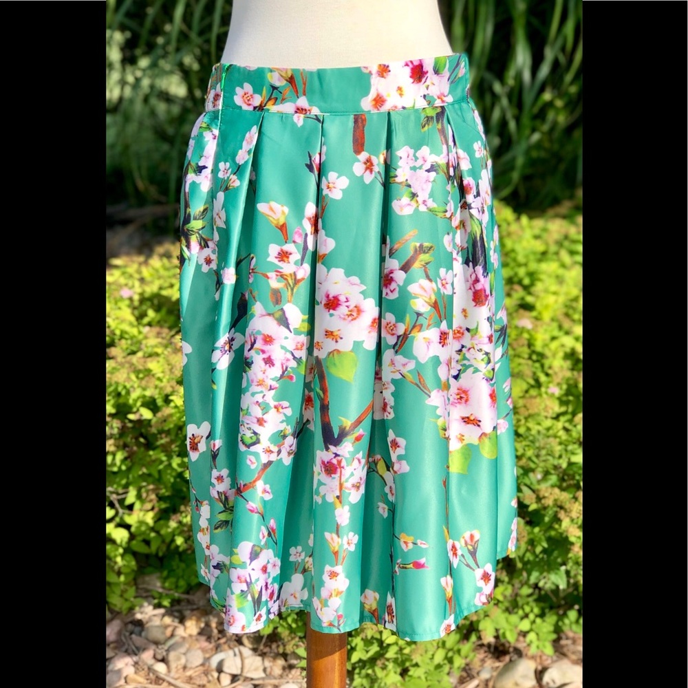 NWT  Cherry Blossom themed skirt sz L Persun